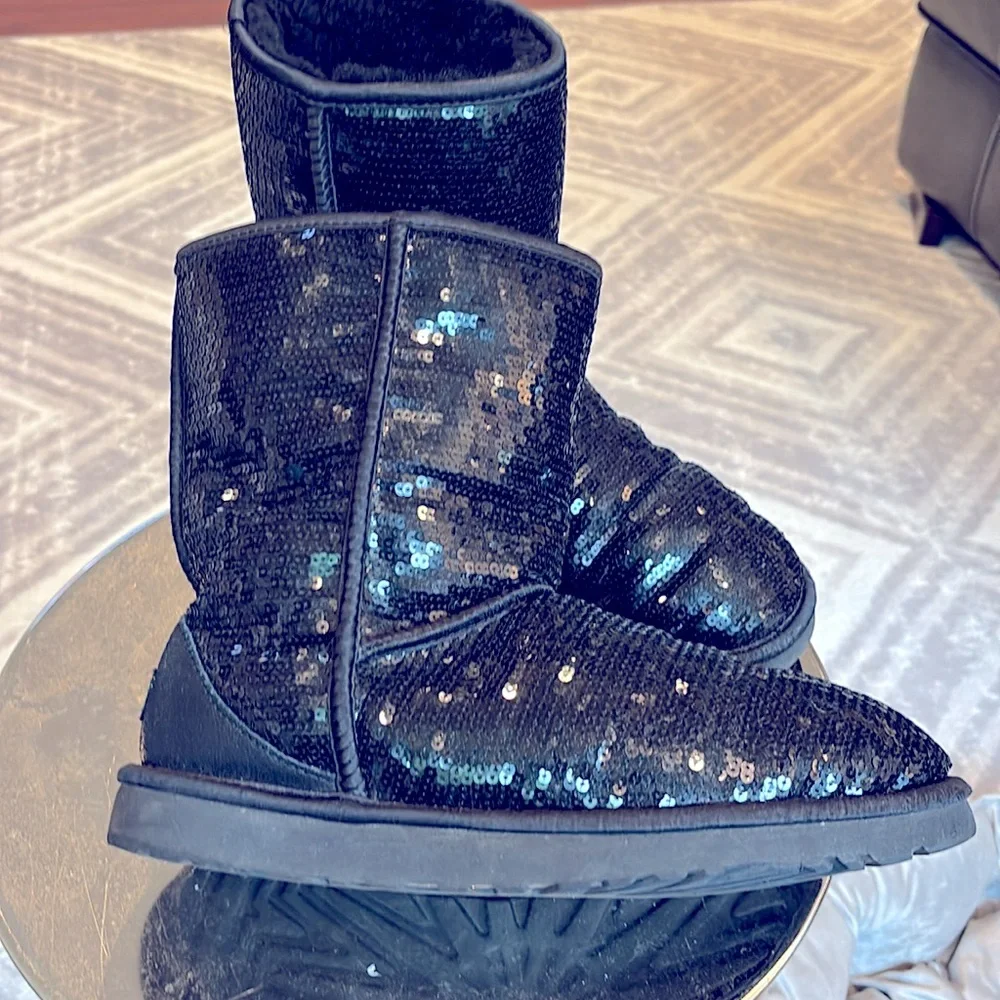 $240 UGG Australia Classic Short SPARKLES Black Sequin Boots Size 9 3161 - Picture 4 of 10